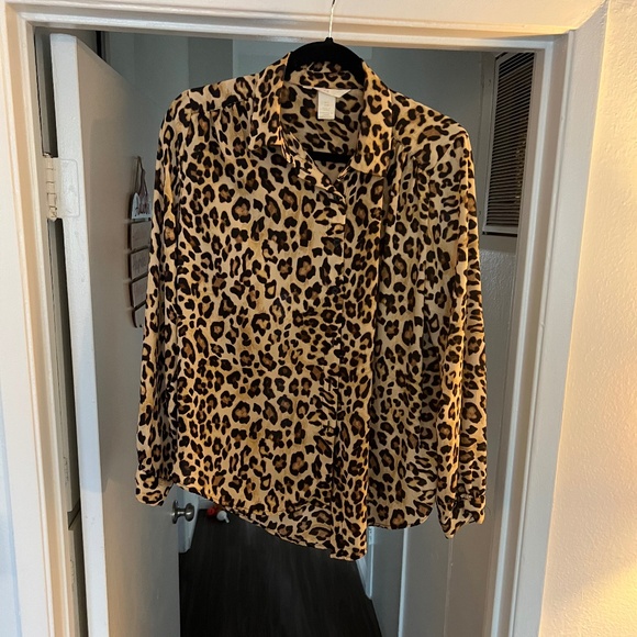 H&M blouse/ Leopard/ Size Medium - Picture 1 of 2